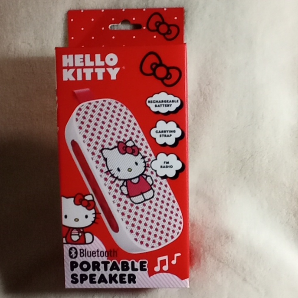HELLO KITTY WIRELESS BLUETOOTH WITH CARRY STRAP! NEW IN BOX!